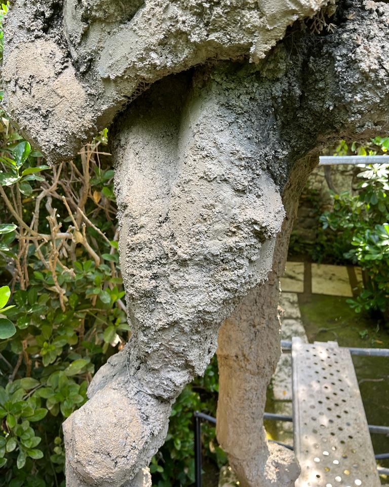 Després de restaurar l’esquerda i consolidar amb morter de reintegració.